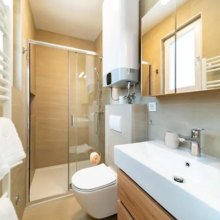 Arti Homes Rab אתר קמפינג