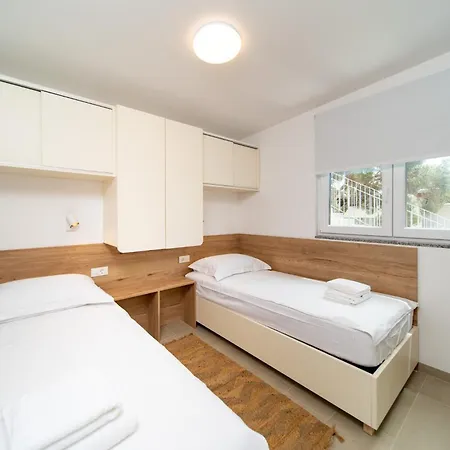 Arti Homes Rab אתר קמפינג ראב