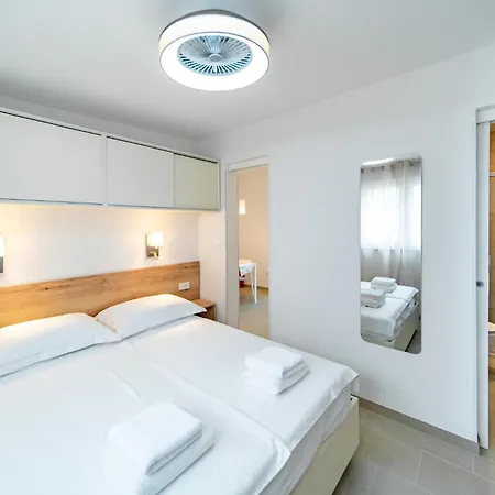 캠프장 Arti Homes Rab