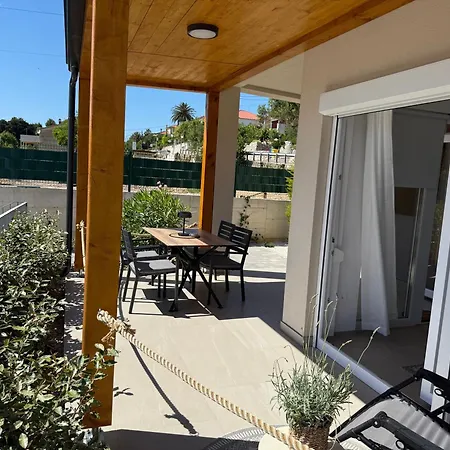 Arti Homes Rab 캠프장 *