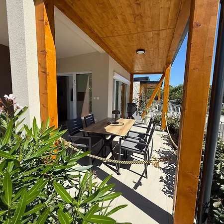 Arti Homes Rab אתר קמפינג